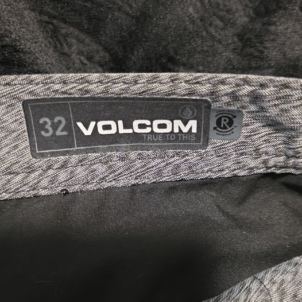 Volcom Men's Flat-Front Gray Performance Shorts - Picture 3 of 3